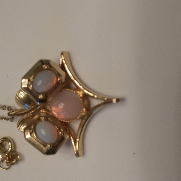 Moonbeam opal-look necklace and clip earrings by Sarah Coventry - Picture 3 of 4